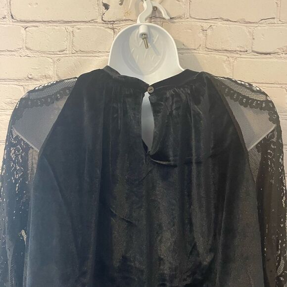Gorgeous black velvet and lace top NWT size L - Picture 8 of 10